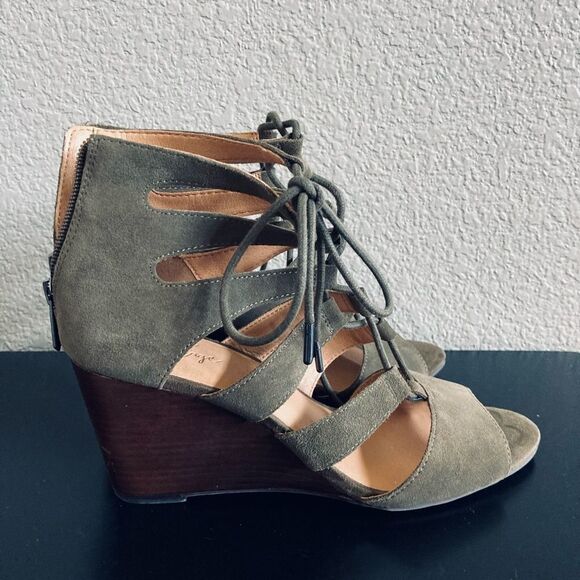 NWOT Crown Vintage Lace-Up Army Green Wedge Sandals 8 - Picture 1 of 4